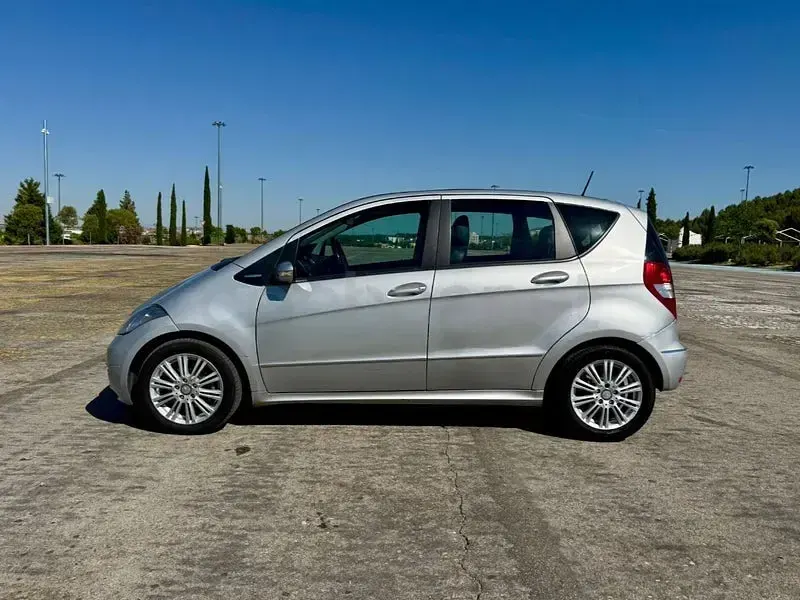 Usado Mercedes A170 Elegance 116 CV (85 kW) 2009 Gris / plata Monovolumen