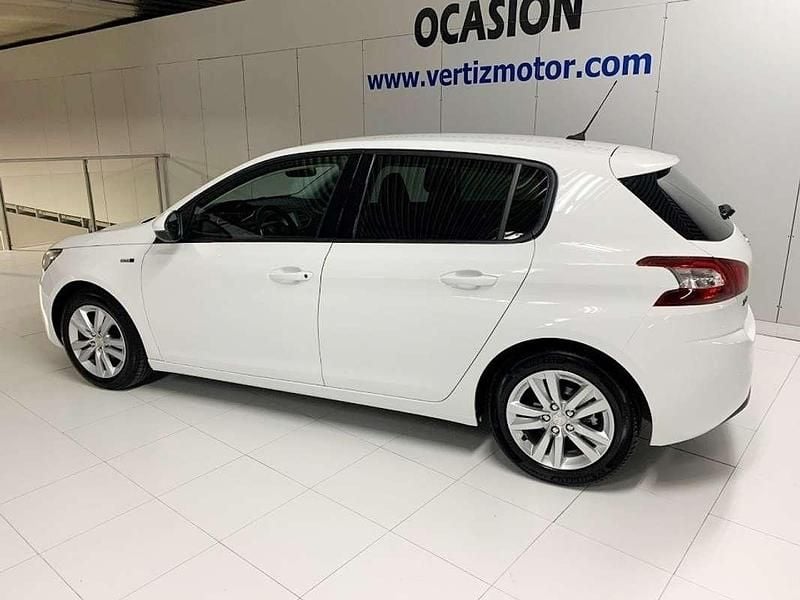 Usado Peugeot 308 Style 110 CV (80 kW) 2017 Blanco Utilitario