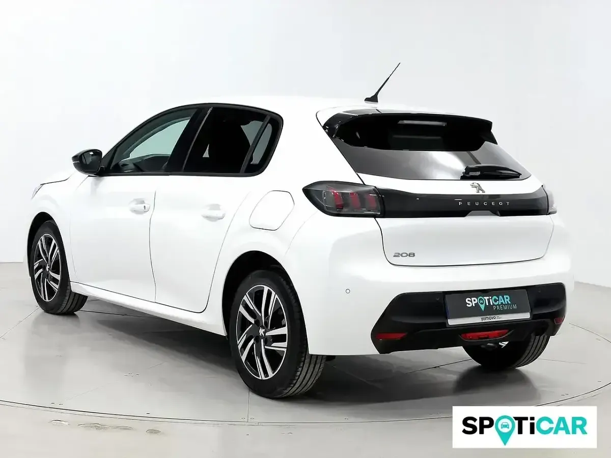 Usado Peugeot 208 Allure 101 CV (74 kW) 2023 Blanco Utilitario