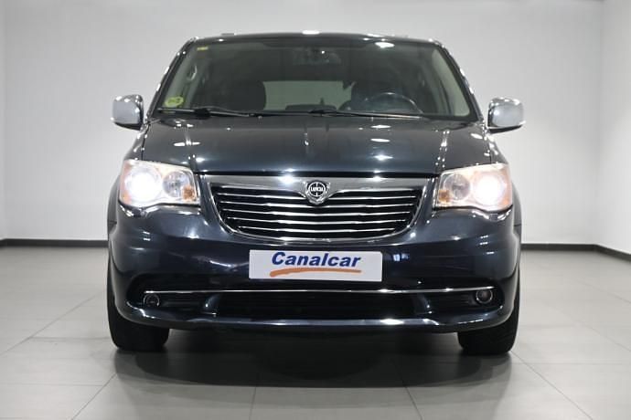 Usado Lancia Voyager Platinum 178 CV (130 kW) 2014 Negro Monovolumen