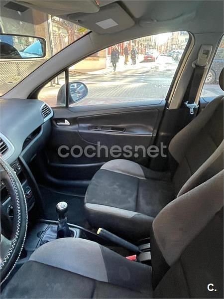 Usado Peugeot 207 90 CV (66 kW) 2009 Negro Berlina