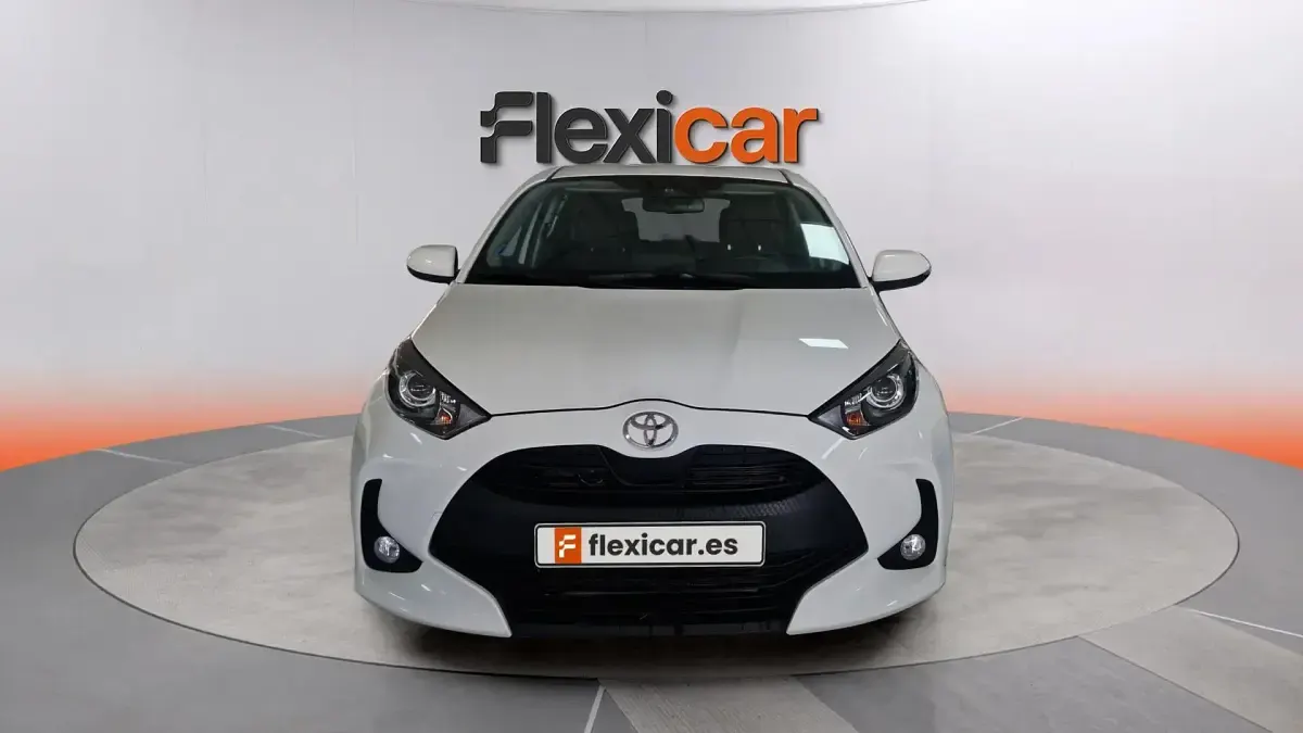 Usado Toyota Yaris Hybrid Active 116 CV (85 kW) 2025 Blanco Berlina