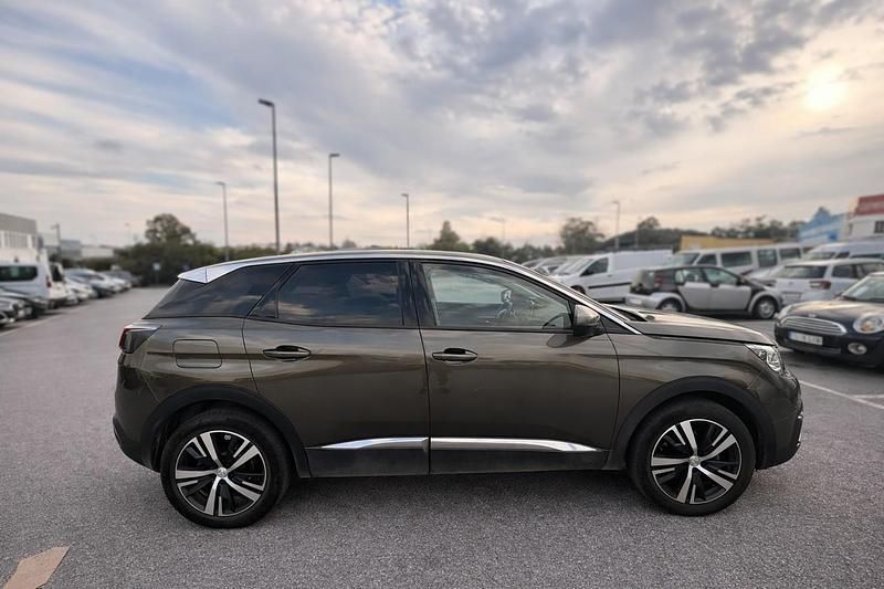 Usado Peugeot 3008 Allure 130 CV (95 kW) 2020 Marrón SUV