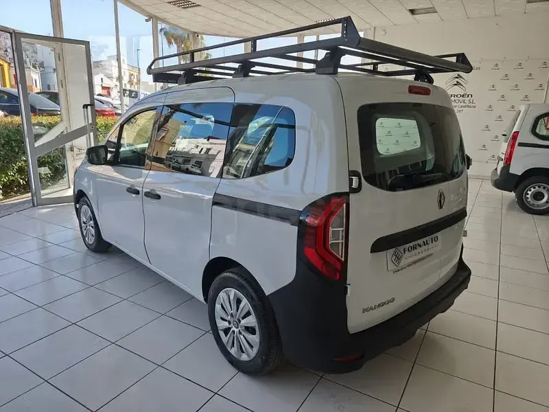 Usado Renault Kangoo 95 CV (69 kW) 2025 Blanco Monovolumen