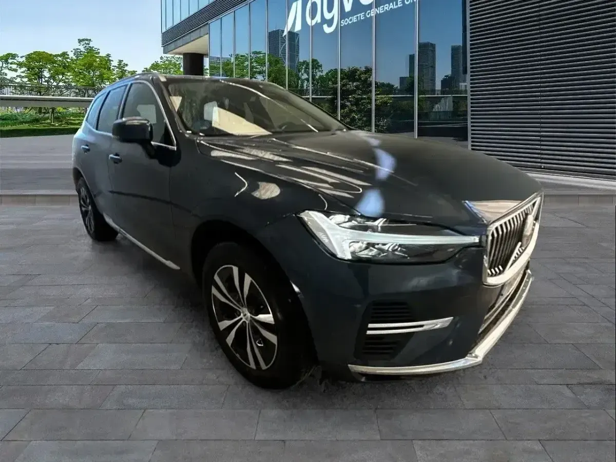 Używany Volvo XC60 Core 350 KM (257 kW) 2023 Niebieski SUV