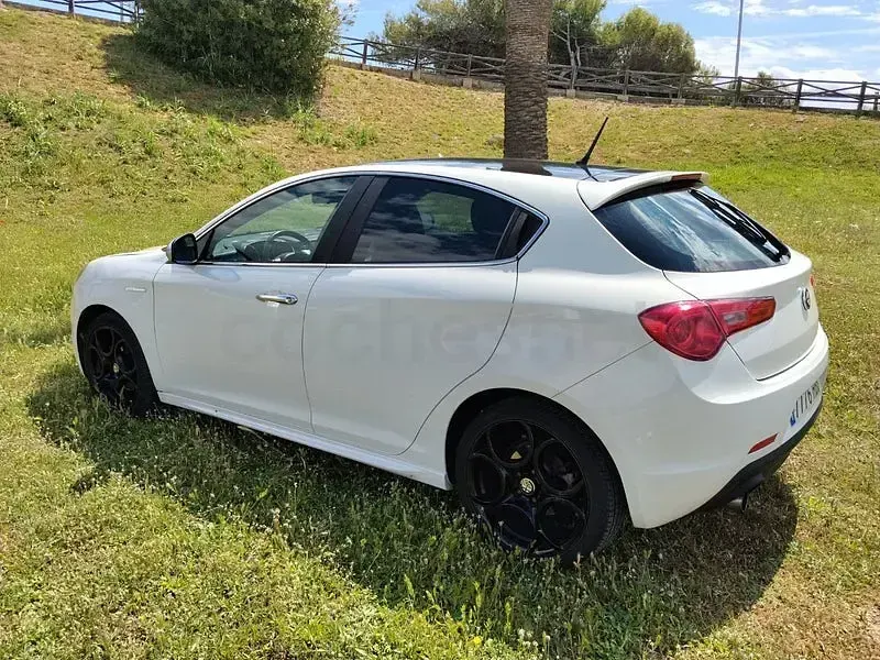 Usado Alfa Romeo Giulietta Progression 105 CV (77 kW) 2011 Blanco Utilitario