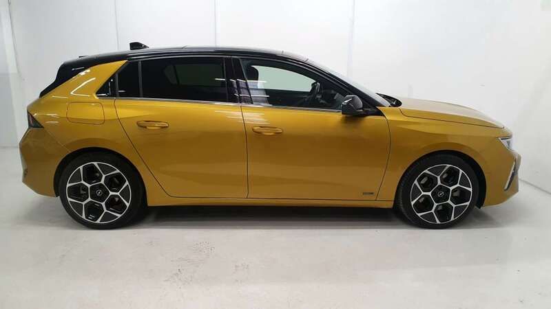 Usado Opel Astra Ultimate 179 CV (131 kW) 2022 Amarillo Utilitario