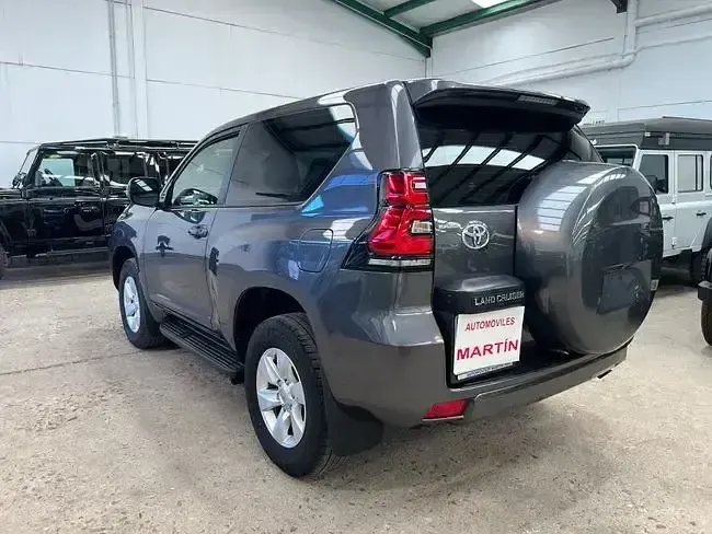 Używany Toyota Land Cruiser 204 KM (150 kW) 2021 Szary SUV