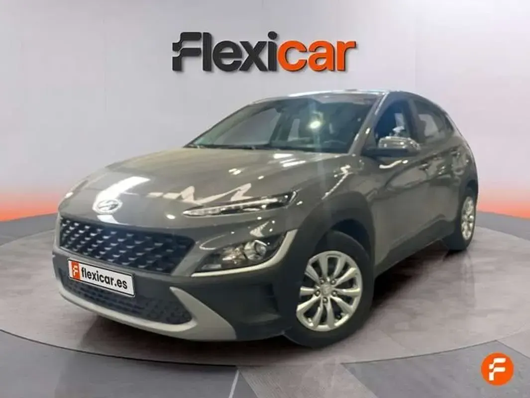 Usado Hyundai Kona 120 CV (88 kW) 2022 Gris SUV