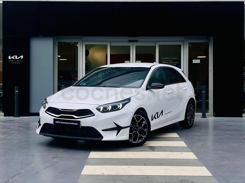 Usado Kia Ceed Style 100 CV (73 kW) 2025 Blanco Utilitario
