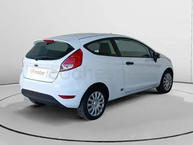 Usado Ford Fiesta Trend 75 CV (55 kW) 2015 Blanco Utilitario