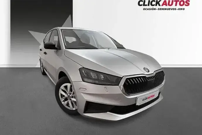 Usado Skoda Fabia Essence 80 CV (58 kW) 2025 Plata Utilitario