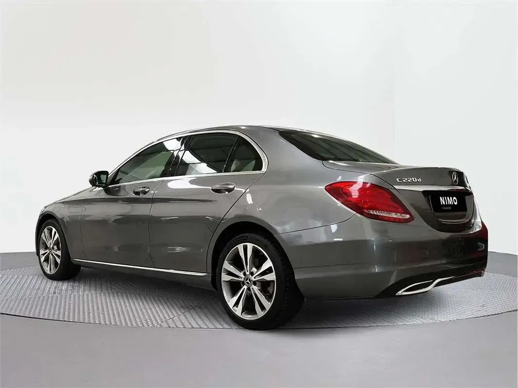 Usado Mercedes C200 170 CV (125 kW) 2018 Gris / plata Familiar