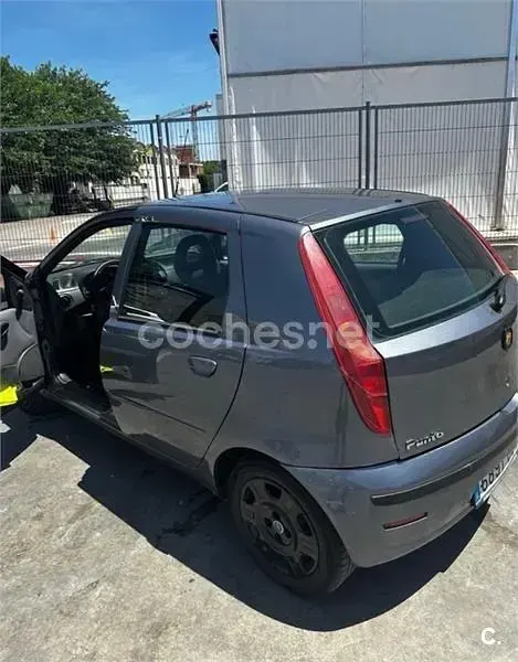 Usado Fiat Punto Dynamic 60 CV (44 kW) 2004 Gris / plata Utilitario