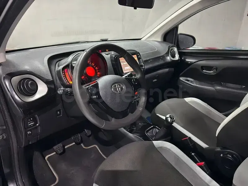 Używany Toyota Aygo X-play 69 KM (50 kW) 2015 Czarny Hatchback