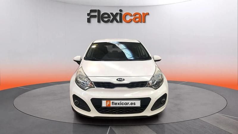 Usado Kia Rio 86 CV (63 kW) 2014 Blanco Berlina