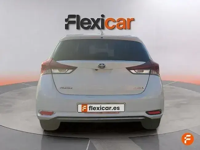 Usado Toyota Auris Hybrid Active 136 CV (100 kW) 2018 Blanco