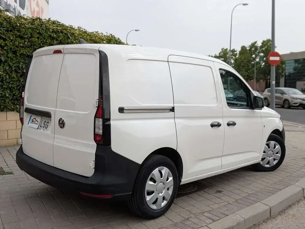 Usado VW Caddy 102 CV (75 kW) 2021 Blanco Monovolumen