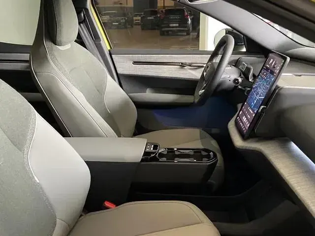 Usado Volvo EX30 Plus 200 kW (272 CV) 2024 Todoterreno SUV