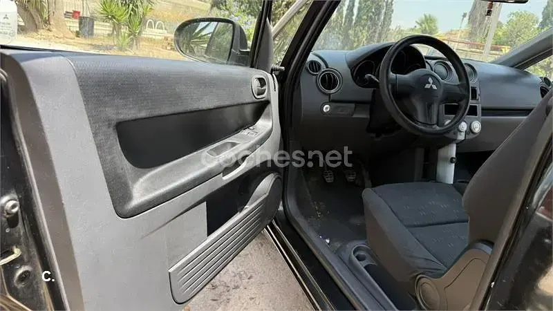 Usado Mitsubishi Colt Inform 75 CV (55 kW) 2005 Negro Utilitario