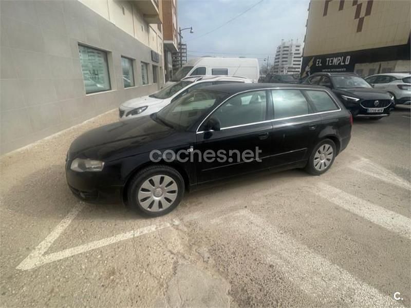 Usado Audi A4 140 CV (102 kW) 2007 Negro Familiar