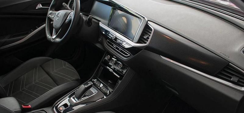 Usado Opel Grandland X GS Line 224 CV (164 kW) 2022 Karmin red SUV