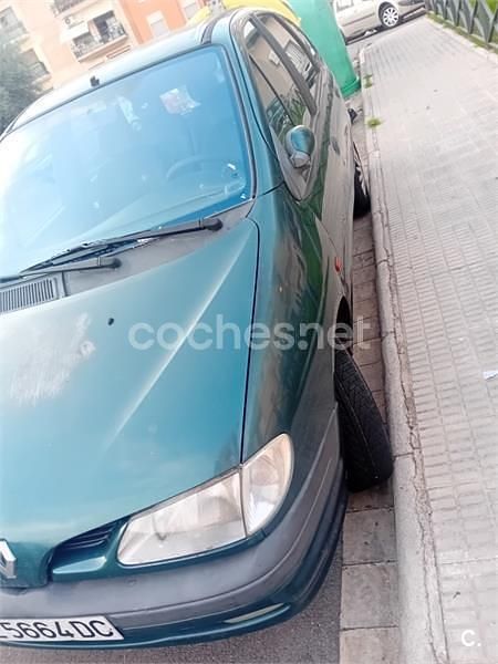 Usado Renault Mégane 65 CV (47 kW) 1998 Verde Monovolumen