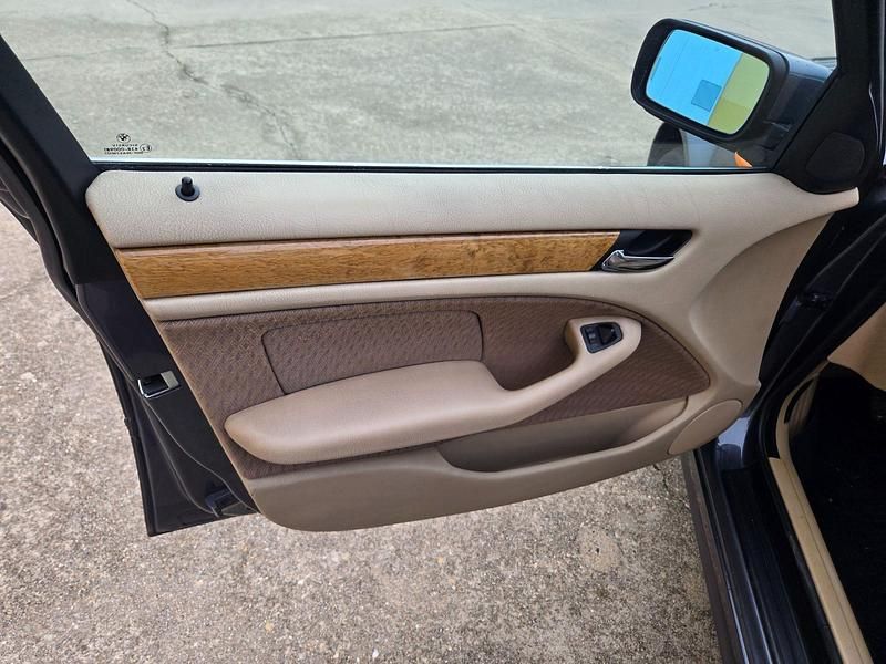 Usado BMW 318 115 CV (84 kW) 2002 Gris Berlina