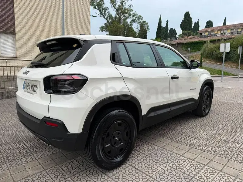 Usado Jeep Avenger Altitude 100 CV (73 kW) 2024 Blanco SUV