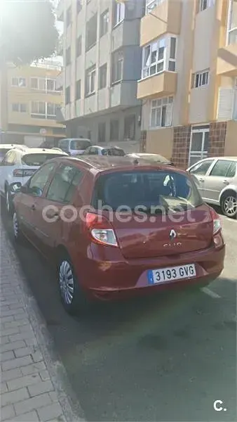 Usado Renault Clio II Expression 75 CV (55 kW) 2010 Rojo Berlina