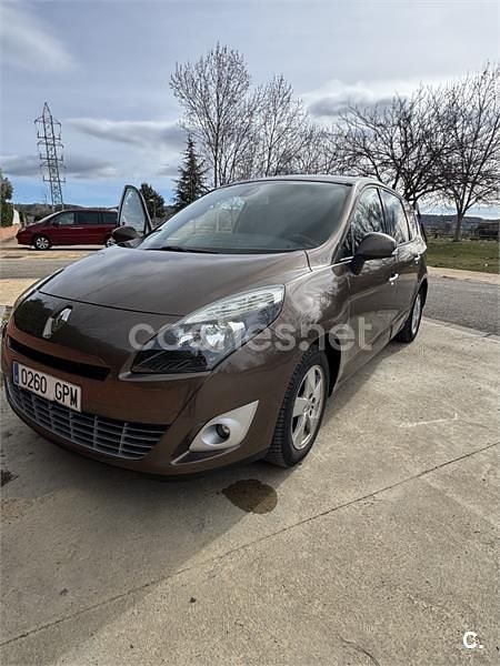 Usado Renault Grand Scénic III Dynamique 130 CV (95 kW) 2009 Marrón Monovolumen
