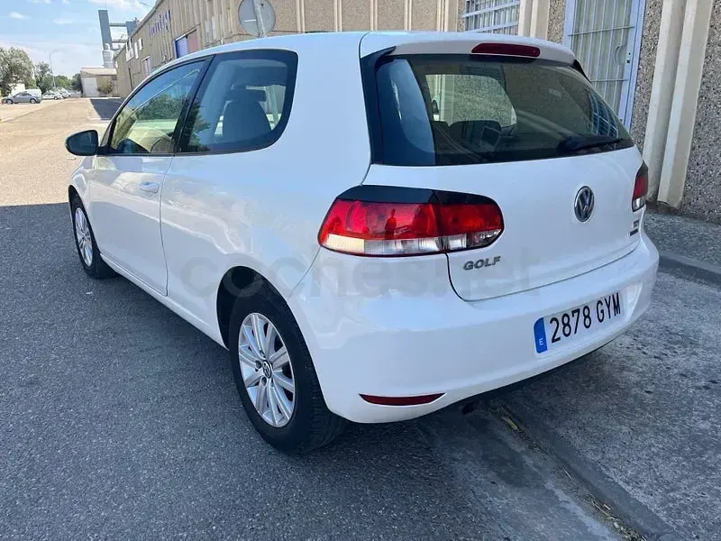 Usado VW Golf VI 105 CV (77 kW) 2011 Blanco Berlina