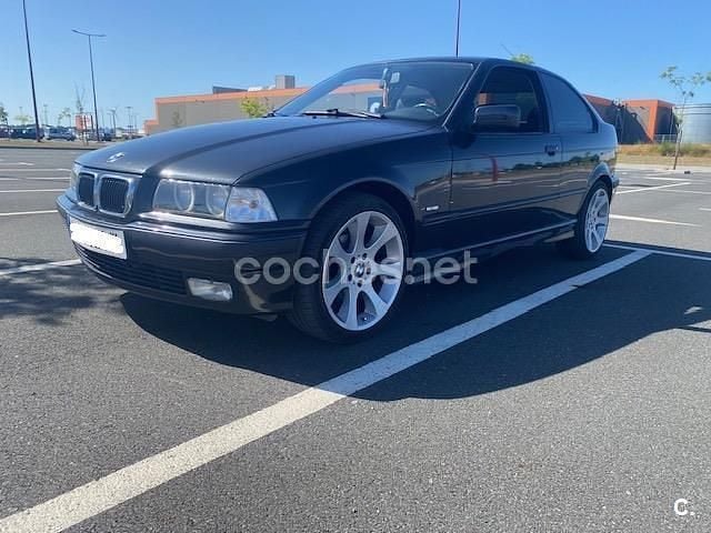 Usado BMW 318 Sport Line 90 CV (66 kW) 1999 Negro Berlina