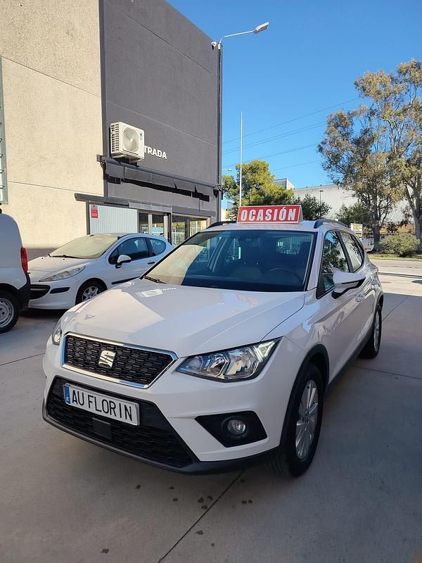 Usado Seat Arona Ecomotive 95 CV (69 kW) 2019 Blanco SUV