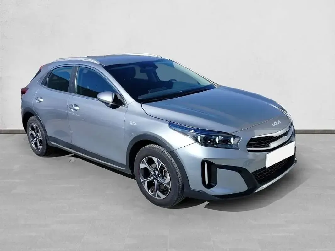 Usado Kia XCeed 101 CV (74 kW) 2025 Gris SUV