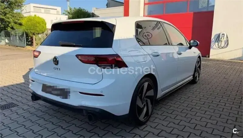 Usado VW Golf VIII GTI 245 CV (180 kW) 2021 Blanco Berlina