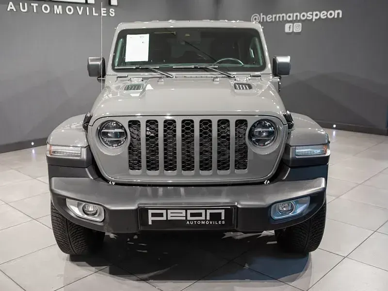 Usado Jeep Wrangler Sahara 381 CV (280 kW) 2022 Gris / plata SUV