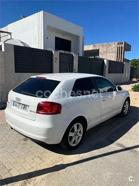 Usado Audi A3 Attraction 105 CV (77 kW) 2010 Blanco Utilitario