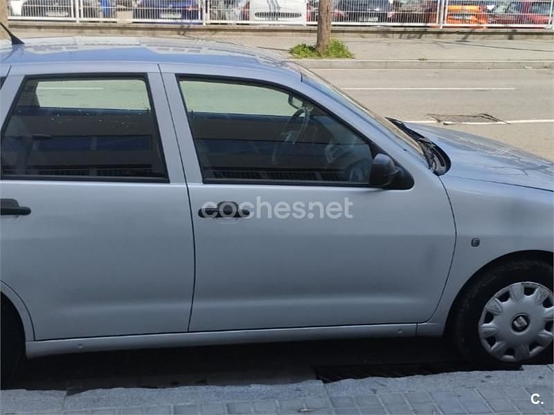 Gris / plata Usado 2001 Seat Ibiza Stella Berlina | 2750 € (Precio justo) - Imagen 1/4