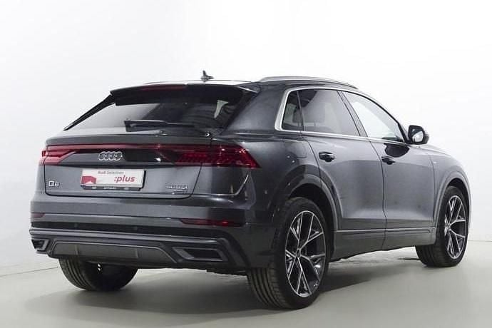 Usado Audi Q8 S-line plus 286 CV (210 kW) 2023 Gris SUV
