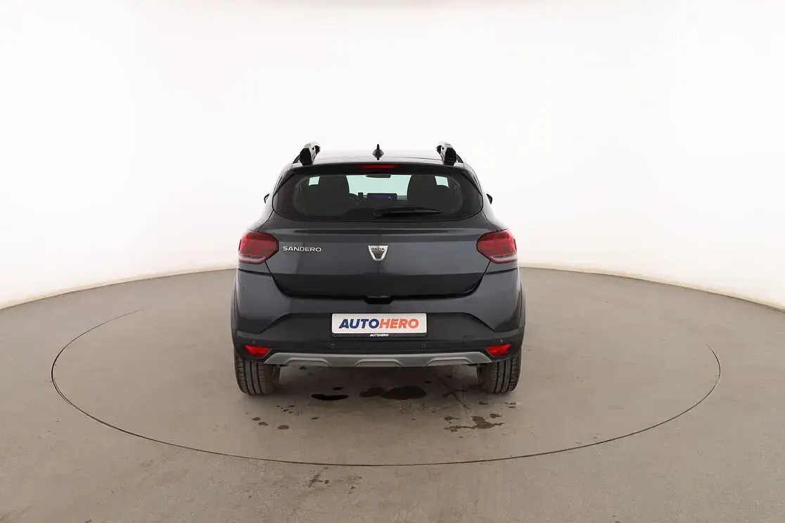 Usado Dacia Sandero Comfort 91 CV (66 kW) 2021 Gris Berlina