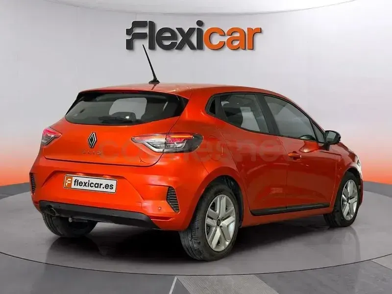 Usado Renault Clio V Techno 100 CV (73 kW) 2025 Naranja Berlina