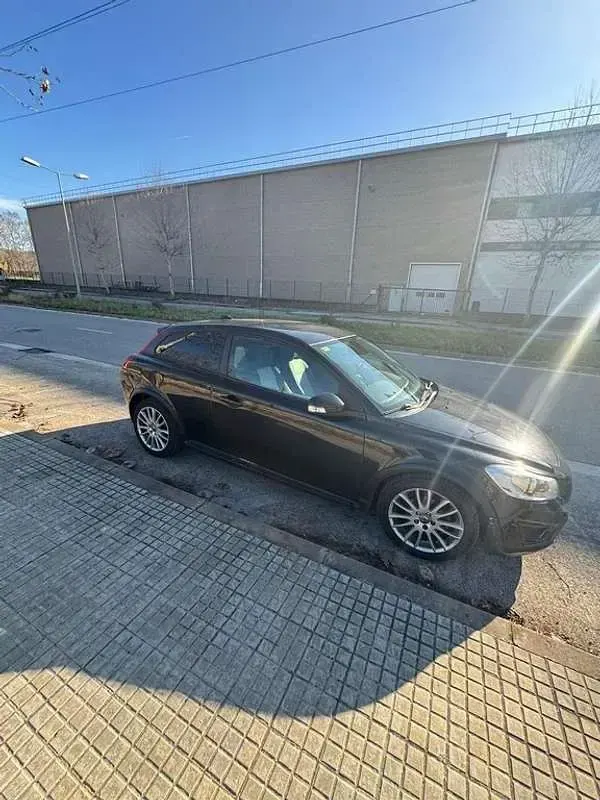 Usado Volvo C30 Momentum 115 CV (84 kW) 2011 Negro Utilitario