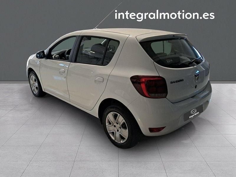 Usado Dacia Sandero Lauréate 73 CV (53 kW) 2019 Blanco Utilitario