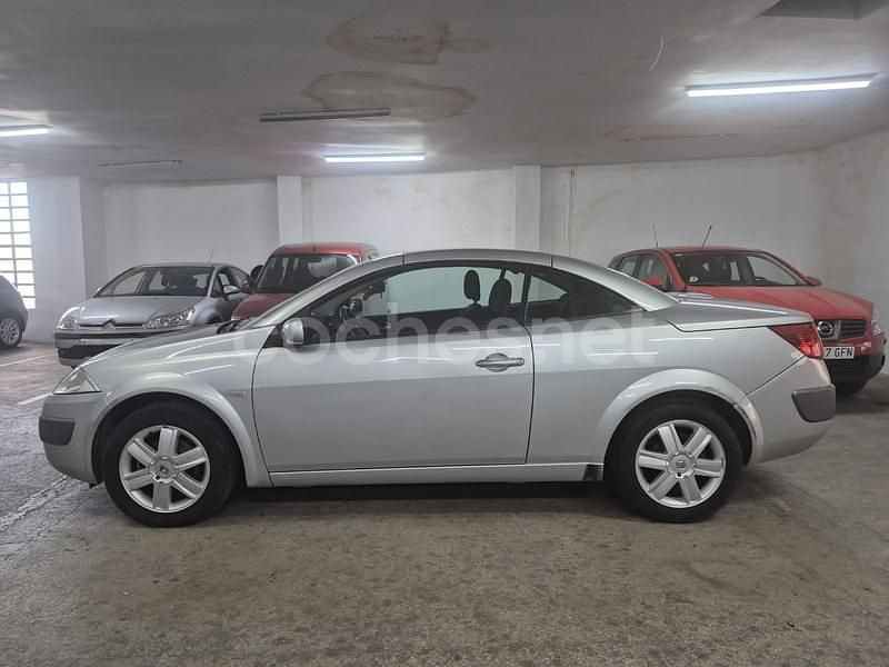 Gris / plata Usado 2005 Renault Mégane Cabriolet Authentique Descapotable | 4199 € (Buen precio) - Imagen 1/4