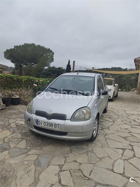 Gris / plata Usado 2000 Toyota Yaris Luna Berlina | 1500 € (Super precio) - Imagen 1/4