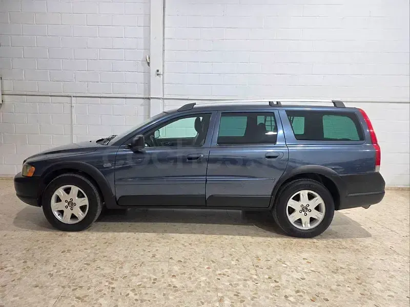 Usado Volvo XC70 Momentum 185 CV (136 kW) 2005 Azul Familiar