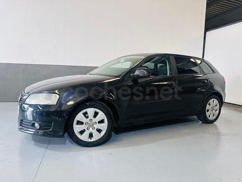 Usado Audi A3 Ambiente 105 CV (77 kW) 2010 Negro Utilitario
