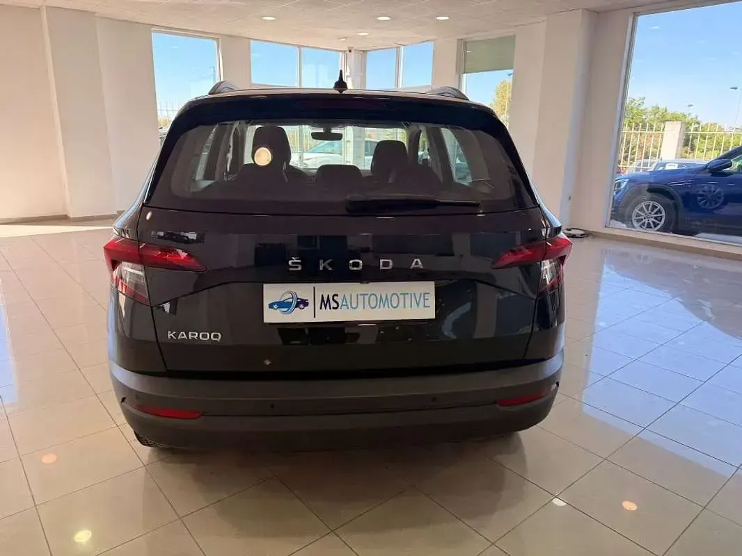 Usado Skoda Karoq Ambition 110 CV (80 kW) 2021 Negro SUV