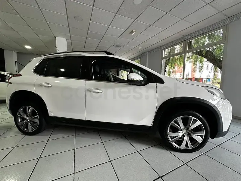 Usado Peugeot 2008 Allure 110 CV (80 kW) 2018 Blanco SUV